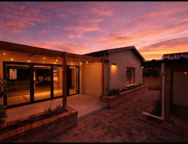 3 BEDROOM HOUSE FOR SALE IN HARTENBOS CENTRAL